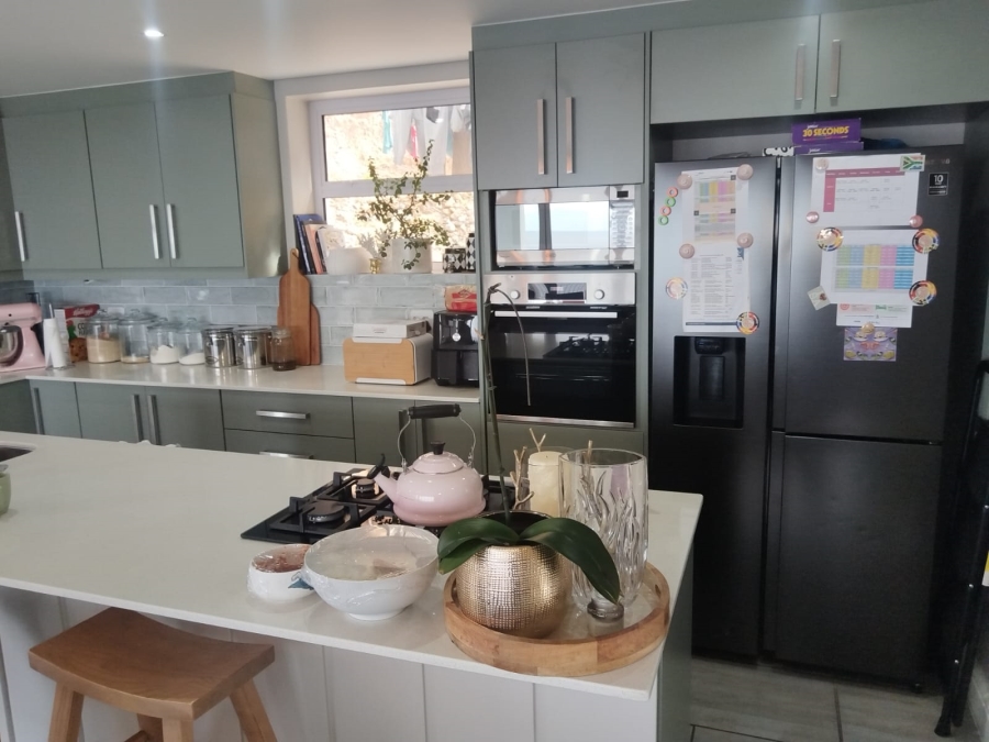 To Let 4 Bedroom Property for Rent in Glencairn Western Cape